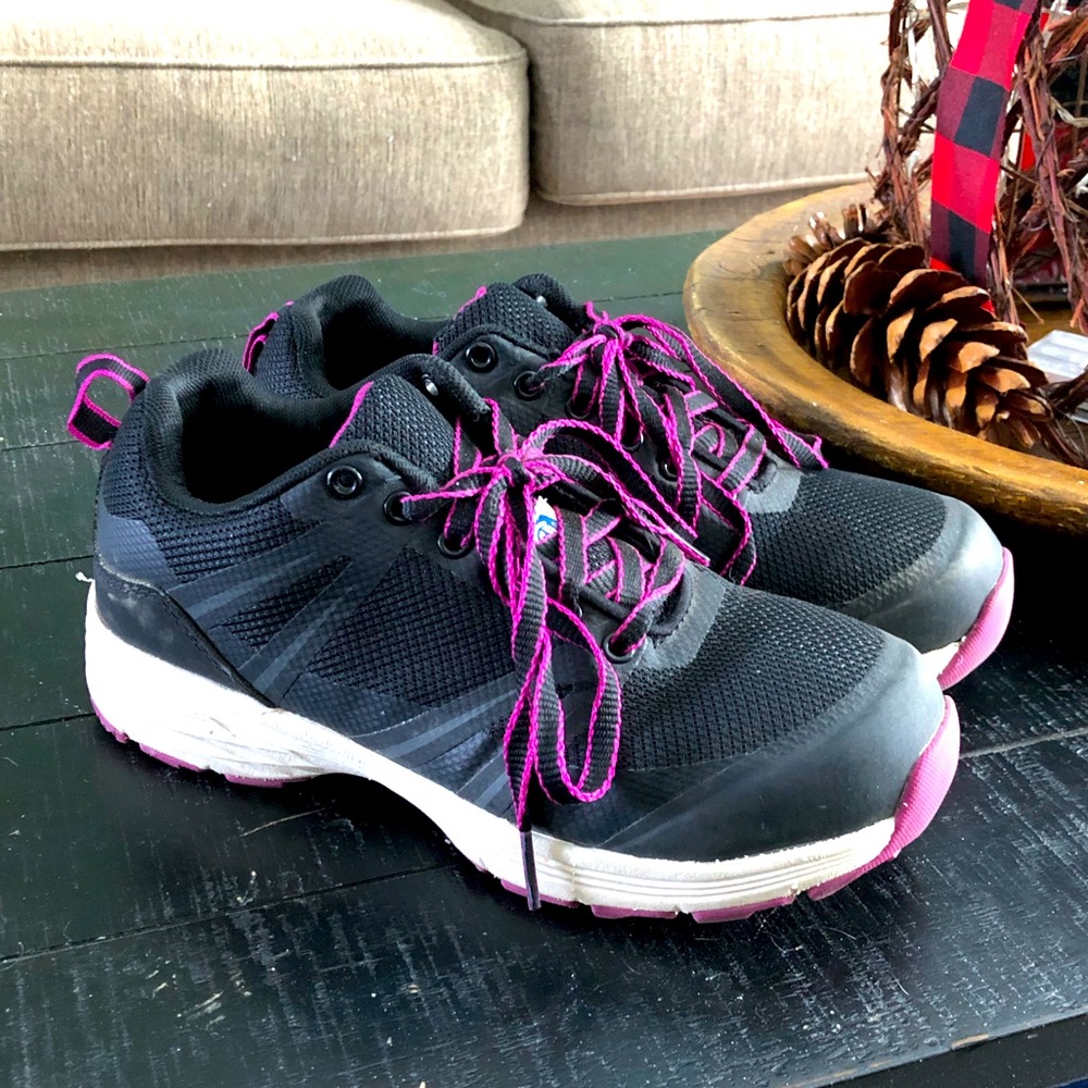 Women’s steel toed athletic shoes